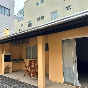 Casa de Férias Casa Entre Dois Mares - Casa Laranja, Bombinhas