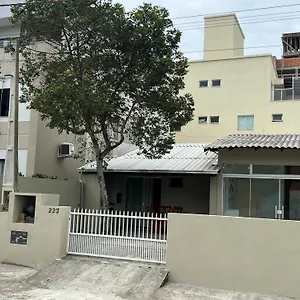 Casa de Férias Casa Entre Dois Mares - Casa Bege, Bombinhas